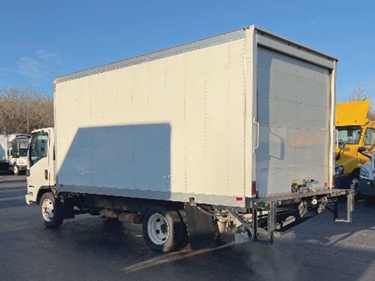 2021-isuzu-npr-image-2