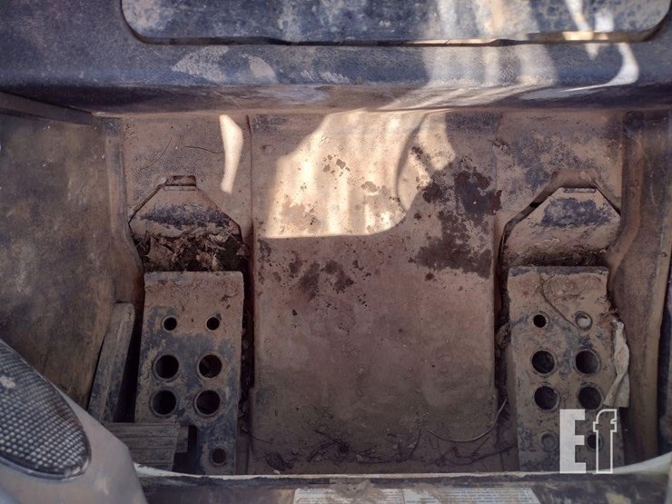 2022-bobcat-t770-image-14