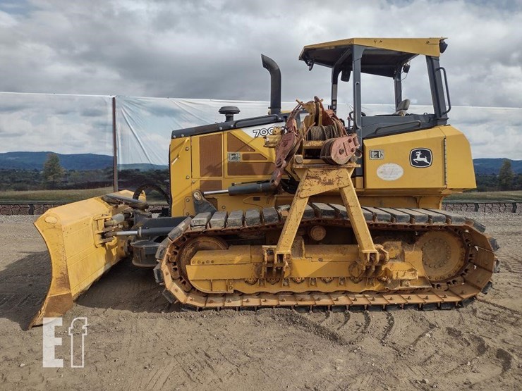 2013-deere-700k-lgp-image-1