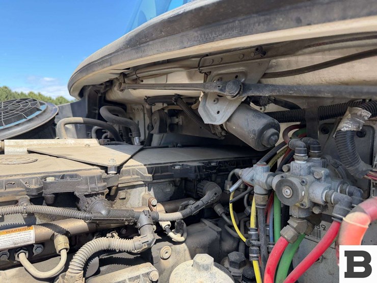 2016-freightliner-m2-bobtail-tractor-truck-image-36