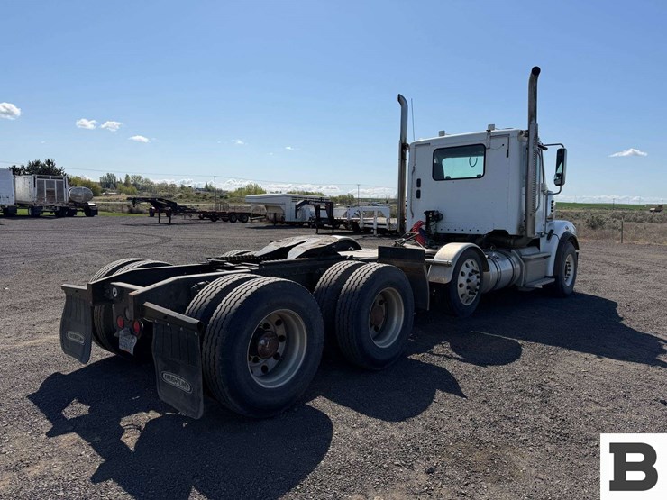 2012-freightliner-coronado-sd-tractor-truck-image-5
