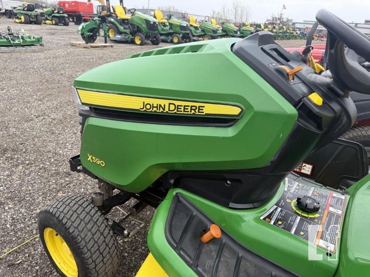 2021-john-deere-x590-image-8
