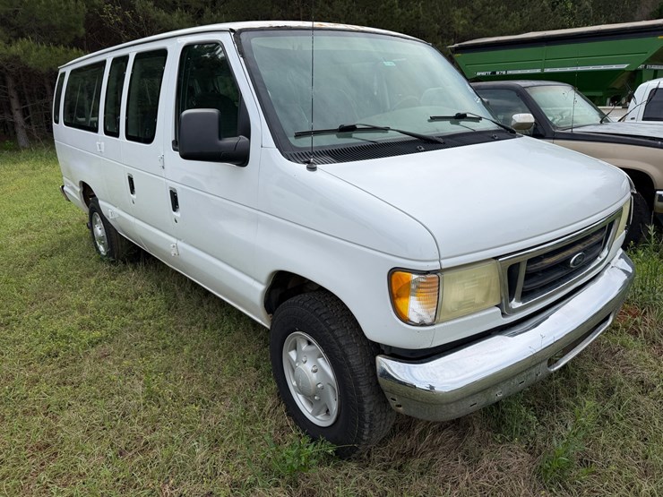 2003-ford-e350-image-3