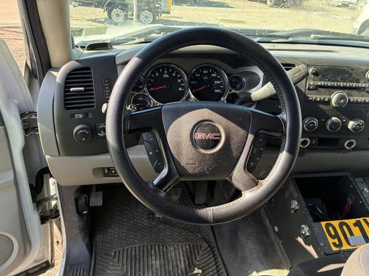 2012-gmc-sierra-2500-image-13