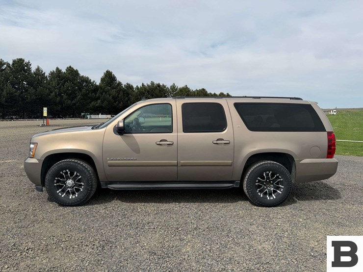 2007-chevrolet-suburban-1500-image-2