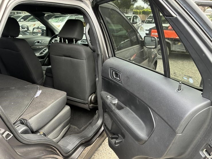 2017-ford-explorer-image-10