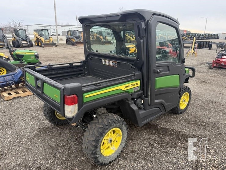 2022-john-deere-gator-xuv-835m-image-3