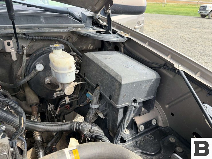 2007-chevrolet-suburban-1500-image-28