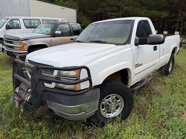 2004-chevrolet-silverado-2500-image-1