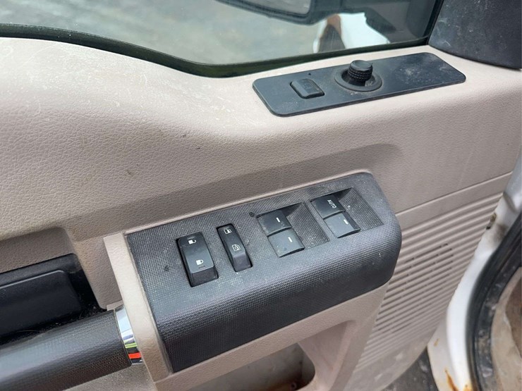 2009-ford-f250-xlt-image-32