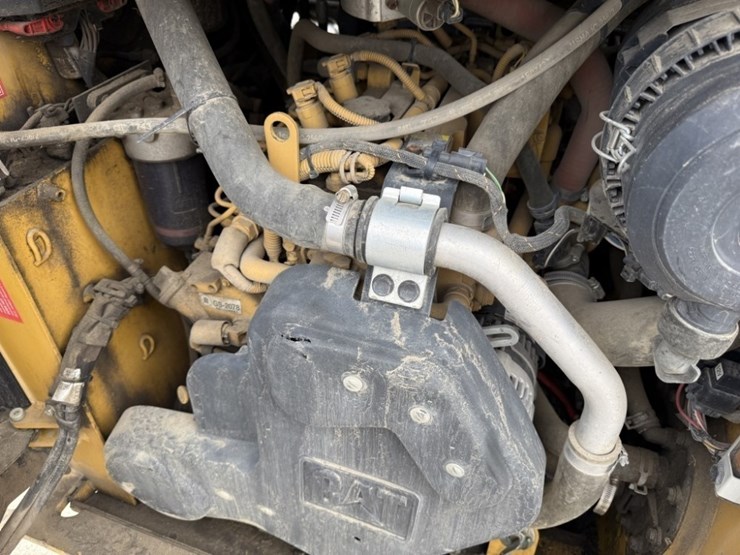 2017-caterpillar-226d-image-17