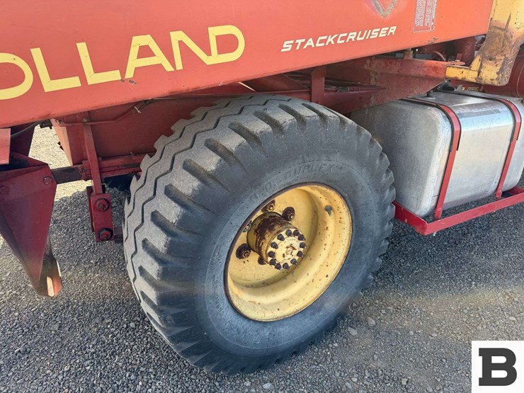 new-holland-1085-image-44