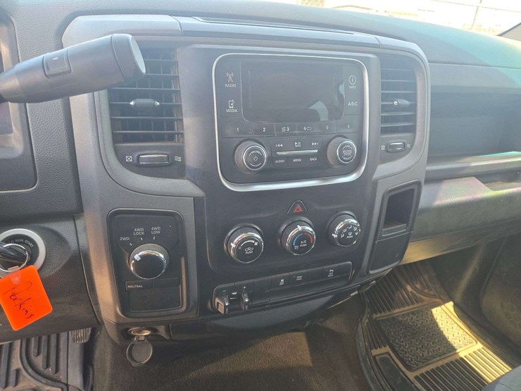 2016-ram-2500-tradesman-crew-cab-/-lwb-4d-image-15