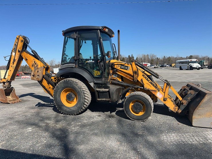 2012-jcb-3cx-image-4