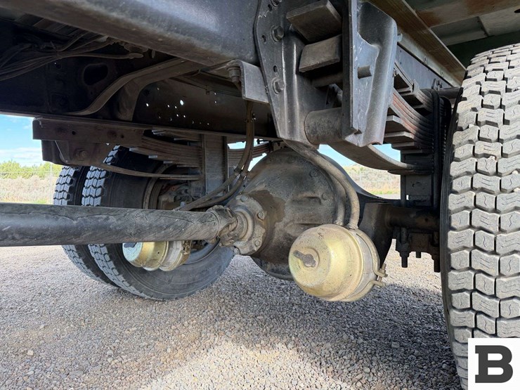 1985-international-1854-flatbed-truck-image-16