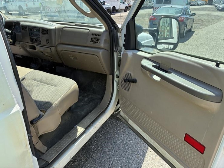2004-ford-f350-image-11