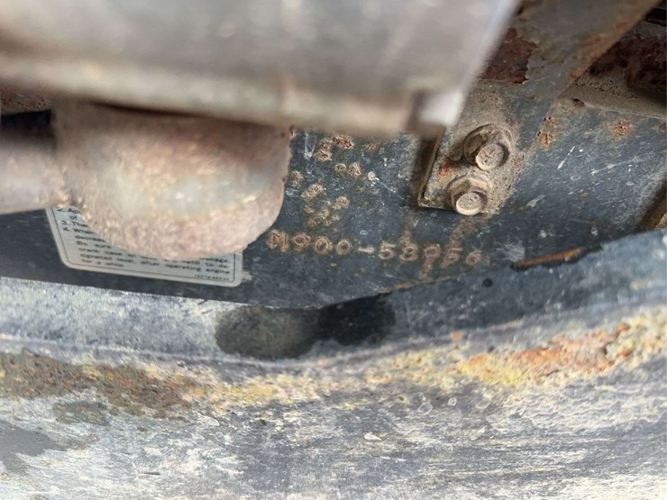 2001-kubota-m9000-image-33