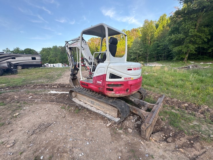 takeuchi-tb260-image-2
