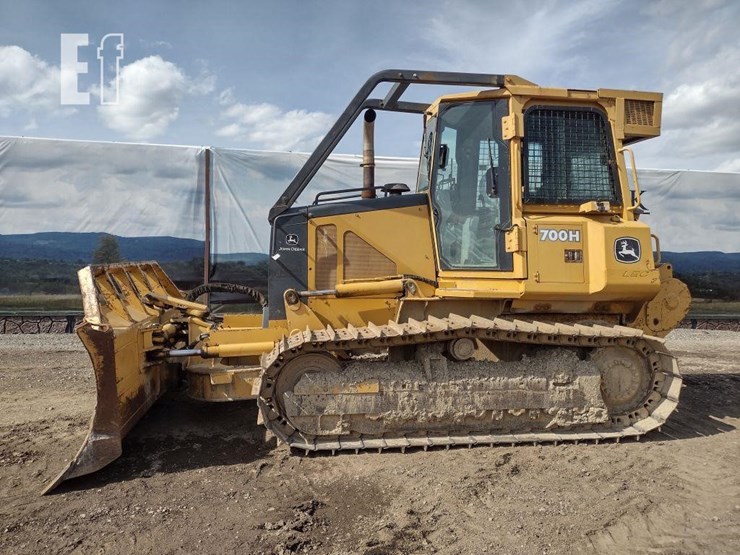 2005-deere-700h-xlt-image-2