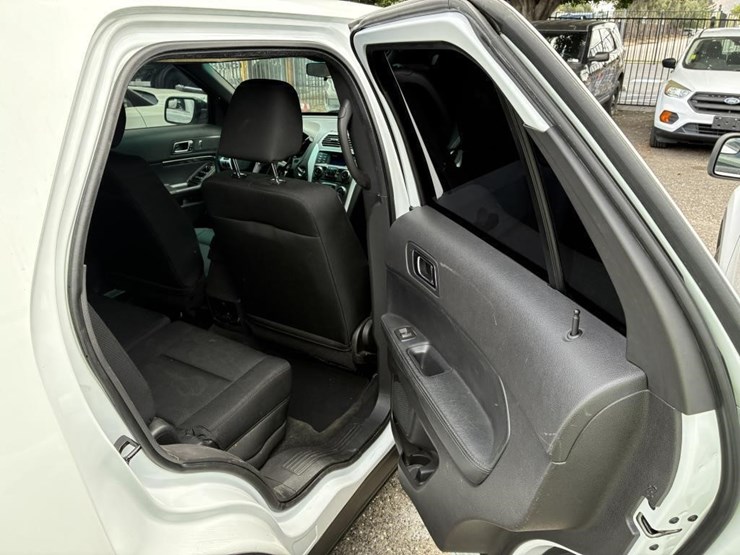 2013-ford-explorer-image-10