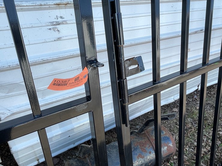 #10387-•-set-of-7'-bi-parting-metal-gates-image-7