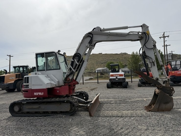 2016-takeuchi-tb280fr-image-3