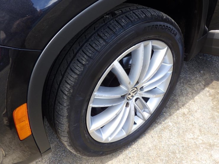 2012-volkswagen-tiguan-image-13