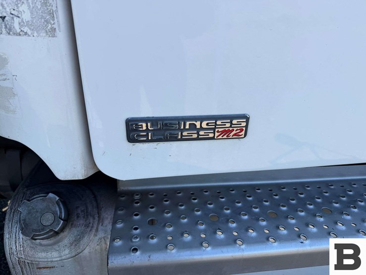 2009-freightliner-m2-box-van-truck-image-42