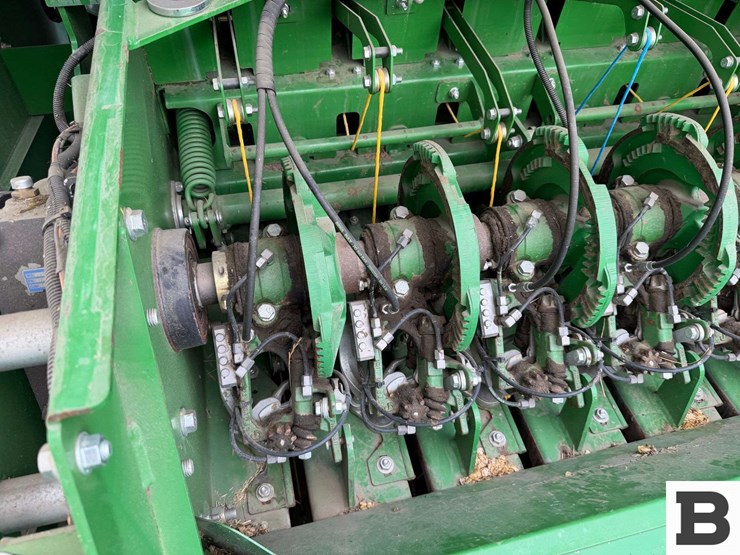 2015-john-deere-l340-image-74