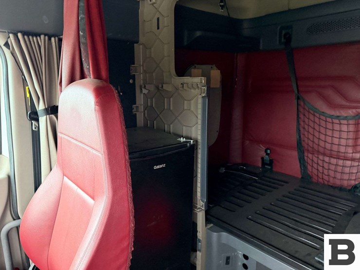 2018-freightliner-cascadia-125-image-68