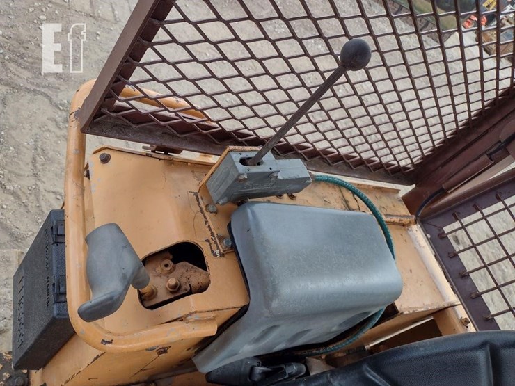 1995-case-550e-image-8