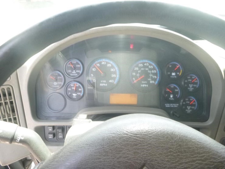 2009-international-7400-image-20