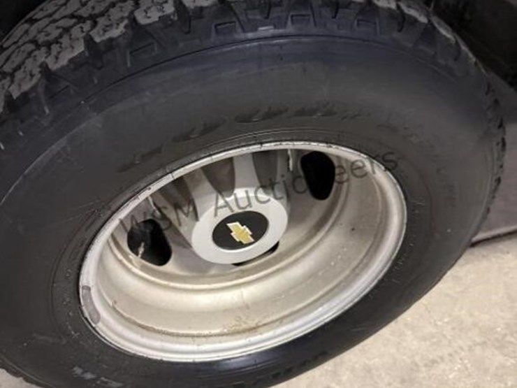 2015-chevrolet-silverado-3500hd-image-10