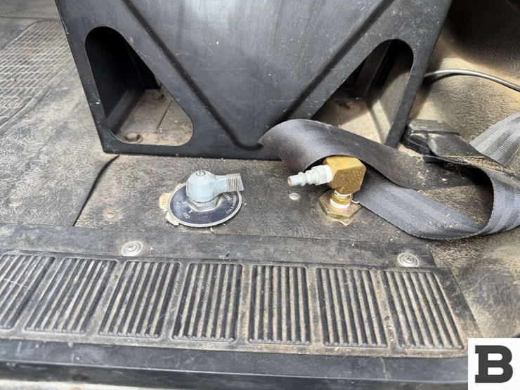 1985-international-1854-flatbed-truck-image-44