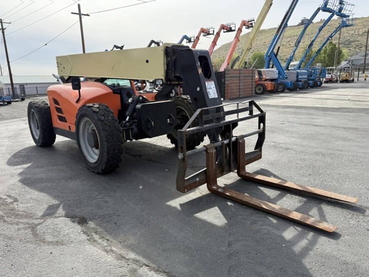 2015-jlg-g9-43a-image-2