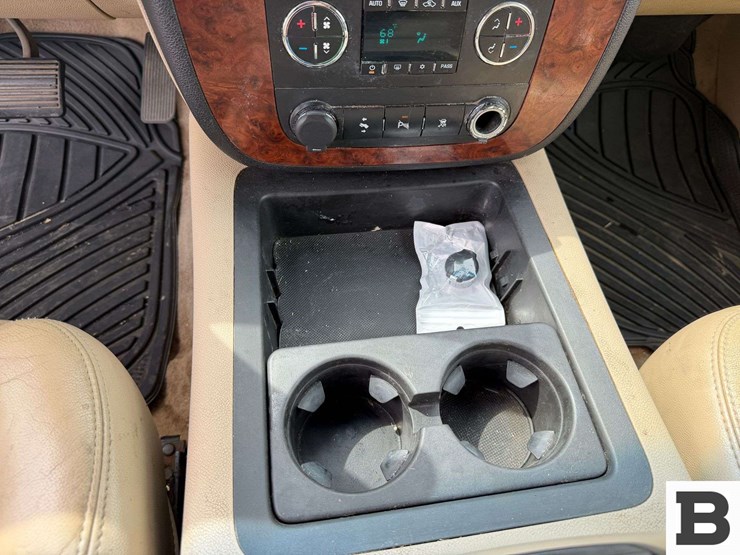 2007-chevrolet-suburban-1500-image-25