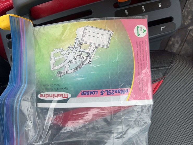 2023-mahindra-emax-25l-image-19