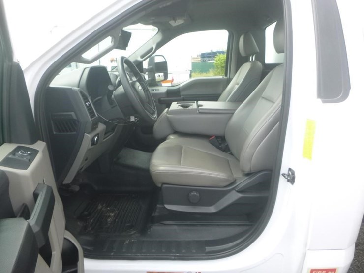 2022-ford-f450-xl-image-12