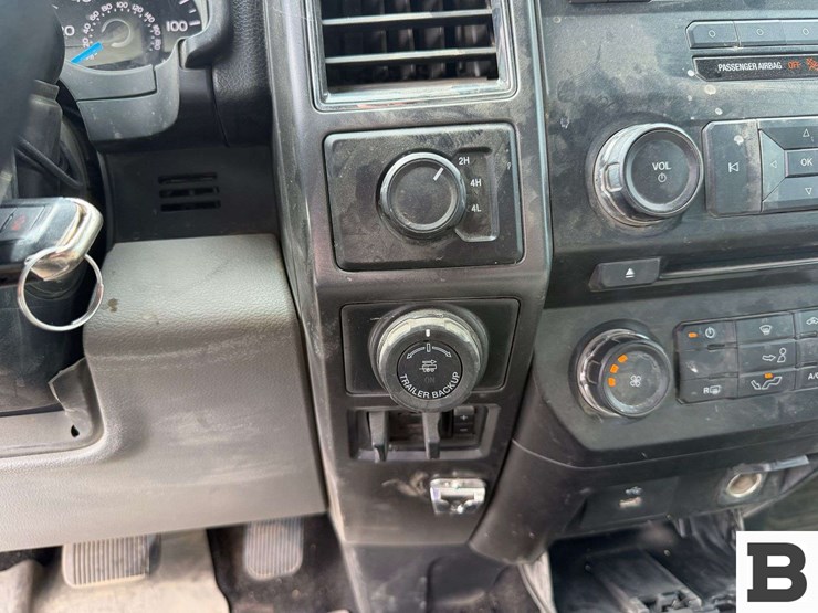 2017-ford-f150-image-32