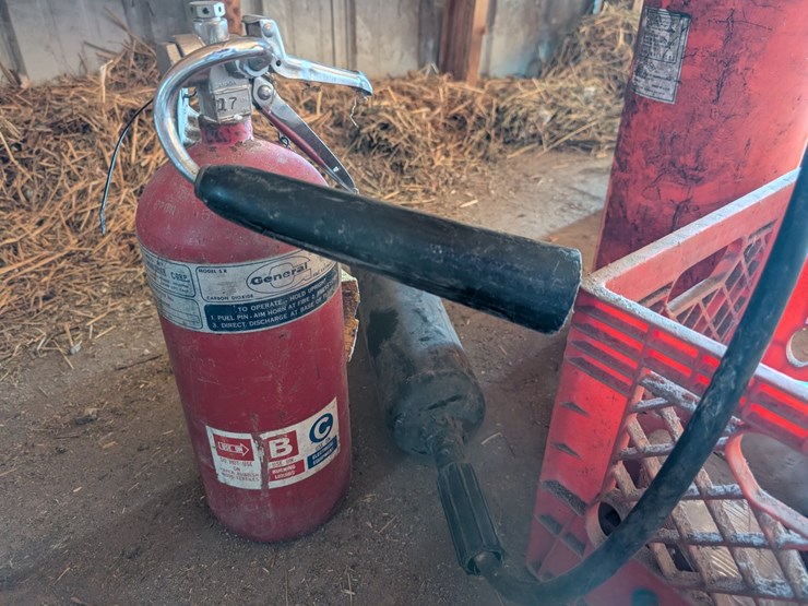 #5504-•-fire-extinguishers-image-3