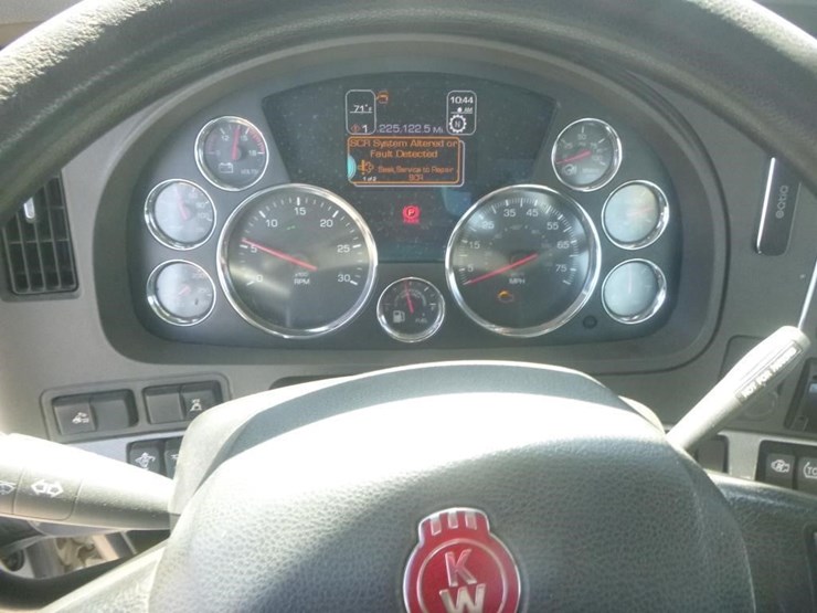 2017-kenworth-t880-image-16
