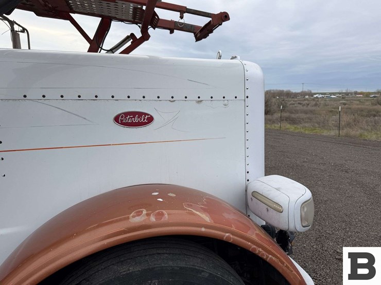 2013-peterbilt-388-image-43
