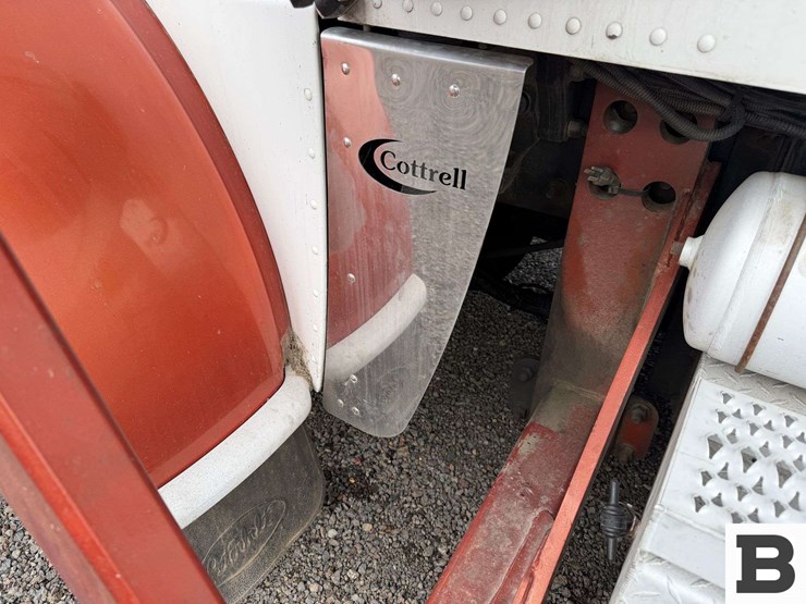 2013-peterbilt-388-image-10