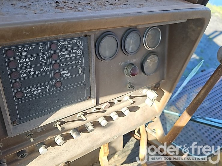 1982-caterpillar-d10-image-23