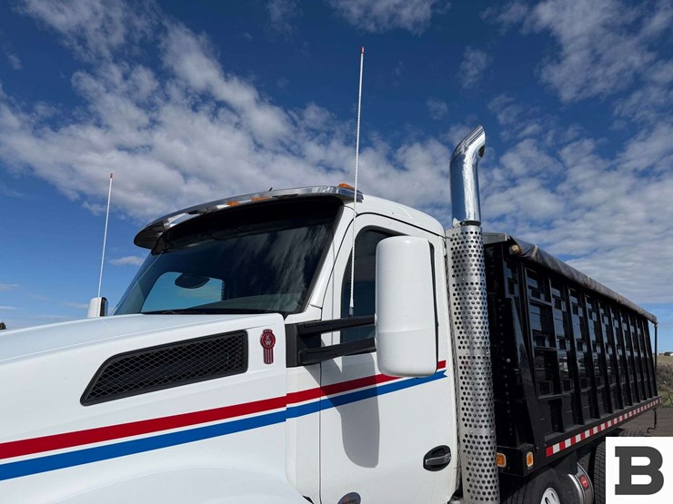 2017-kenworth-t880-image-10