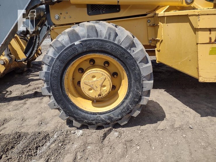 2010-deere-310j-image-18