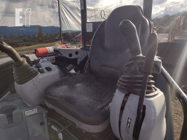 2018-deere-35g-image-9