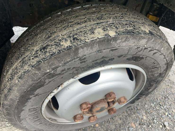 2020-hino-195-image-12