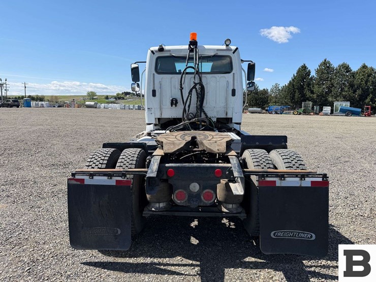 2016-freightliner-m2-bobtail-tractor-truck-image-4