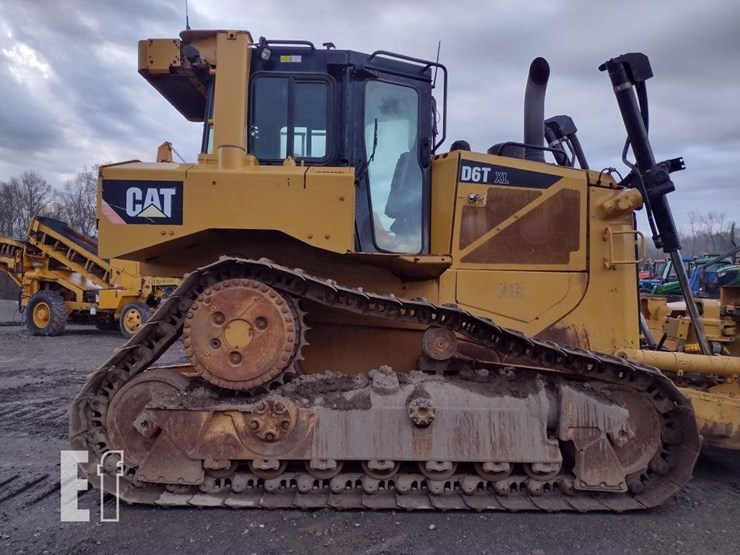 2015-caterpillar-d6t-xl-image-28
